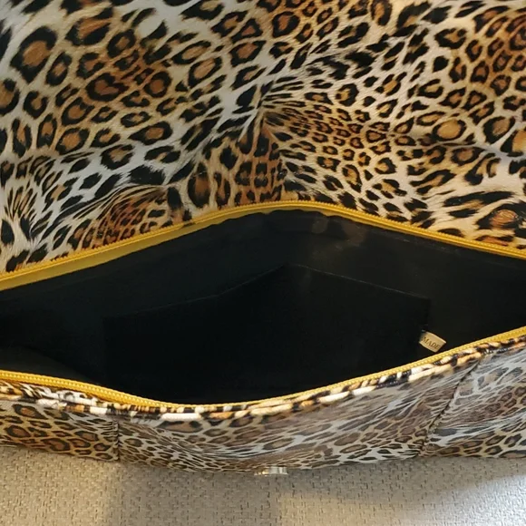 Animal print large vinyl clutch bag - Picture 3 of 6